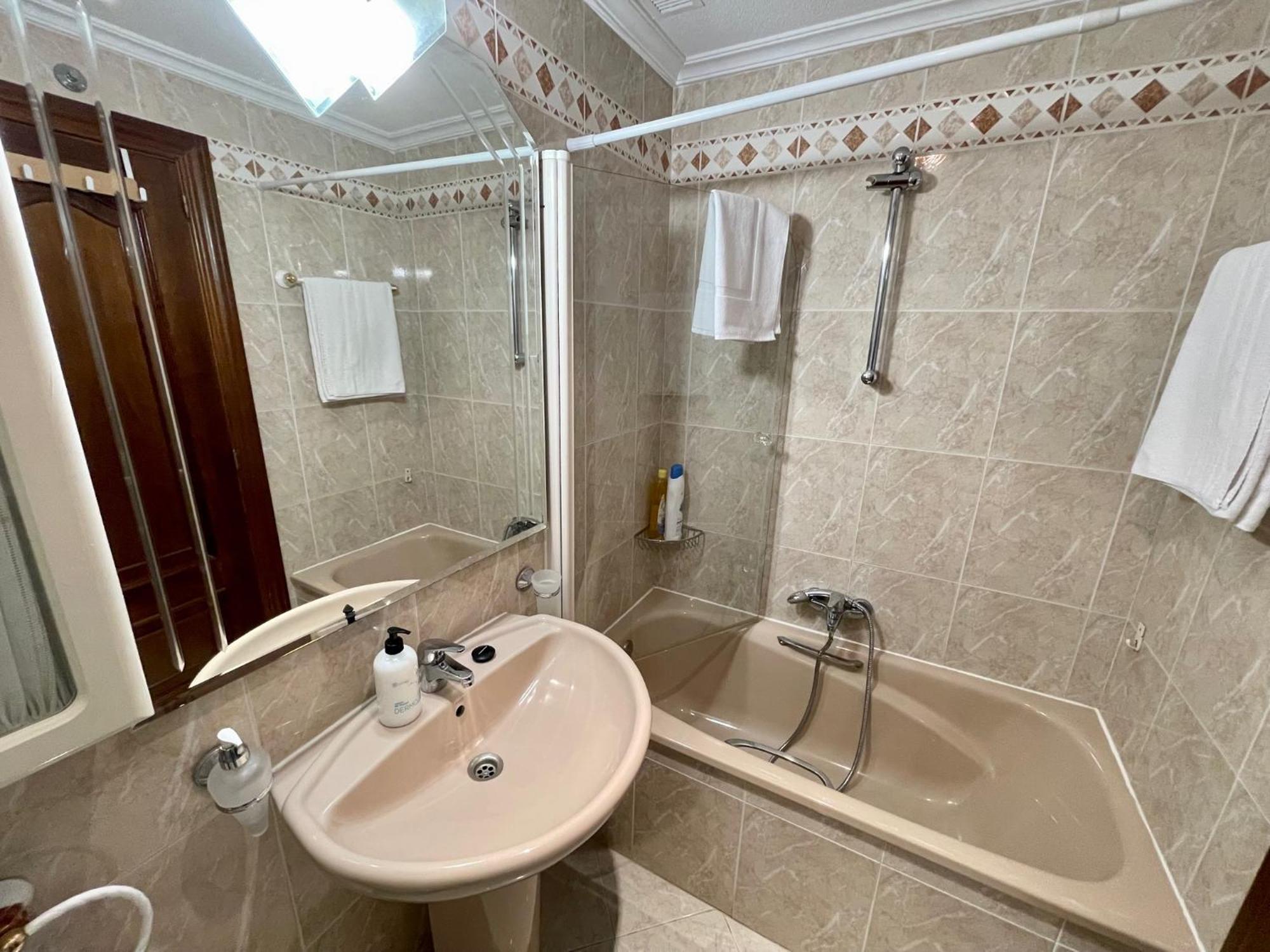 Apartamento Reyes De Espana / Free Parking & Wi Fi Salamanca Eksteriør bilde